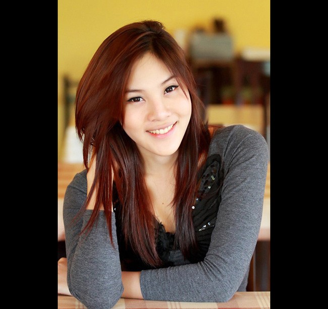 Cô ký hợp đồng với Sony BMG và single đầu tiên 'Siang Tee Bplian' ghi dấu ấn đậm nét trong lòng công chúng.