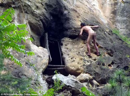 TQ: “Người rừng” sống trong hang hơn 20 năm - 1