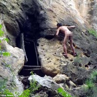 Tin tức trong ngày - TQ: “Người rừng” sống trong hang hơn 20 năm