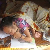 Tin tức trong ngày - Vẽ tranh, viết 400 bài thơ… bằng miệng