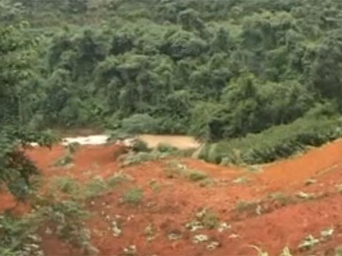 Núi lở làm tê liệt Quốc lộ 279 ít nhất 3 ngày - 3