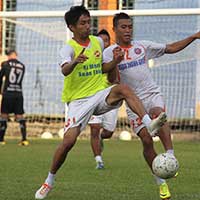 Bóng đá - Chơi mà chơi năn nỉ