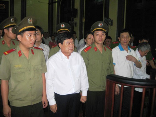Cựu CT huyện Hóc Môn bị đề nghị 27-30 năm tù - 1