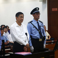 Tin tức trong ngày - Bạc Hy Lai: Từ hoàng tử đỏ đến "tội đồ" (P2)