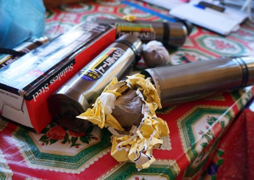 Hà Nội: Phích chứa chất lạ bán đầy chợ - 1