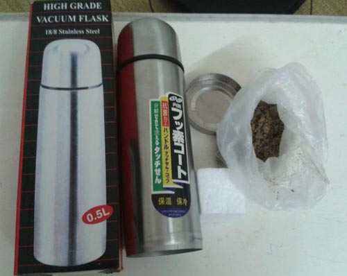 Hà Nội: Phích chứa chất lạ bán đầy chợ - 2