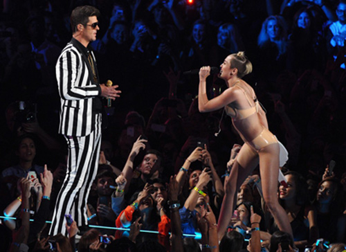 Miley Cyprus diễn bạo đêm MTV Awards - 1
