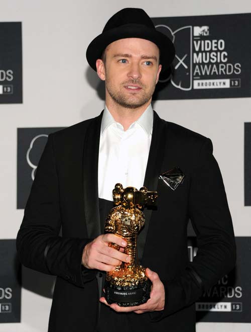 Miley Cyprus diễn bạo đêm MTV Awards - 2