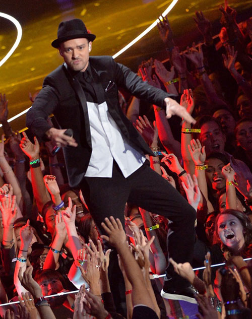 Miley Cyprus diễn bạo đêm MTV Awards - 10