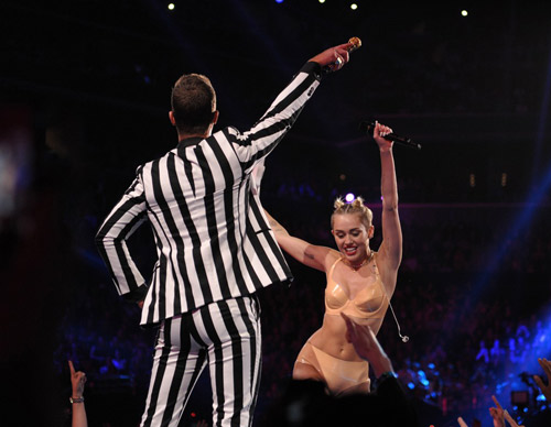 Miley Cyprus diễn bạo đêm MTV Awards - 3