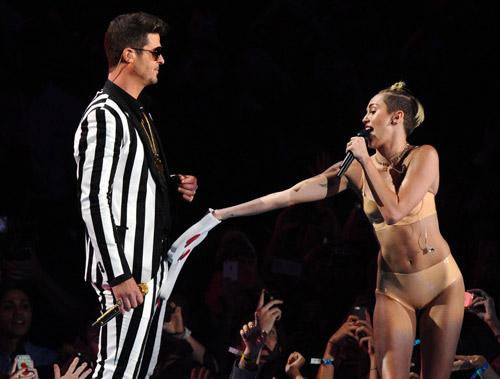 Miley Cyprus diễn bạo đêm MTV Awards - 4