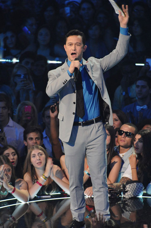 Miley Cyprus diễn bạo đêm MTV Awards - 8