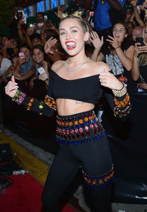Miley Cyprus diễn bạo đêm MTV Awards - 6