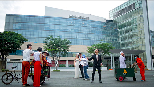 Tuấn Du làm MV tặng cha nuôi Ngọc Sơn - 2