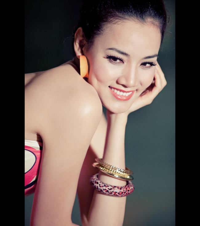 Với lợi thế ngoại hình nở nang, đậm chất đàn bà, Trang Nhung có thể không phải là người mẫu đúng chuẩn nhưng lại thừa tiêu chí để trở thành hình mẫu phụ nữ hấp dẫn mà giới mày râu hằng ao ước.
