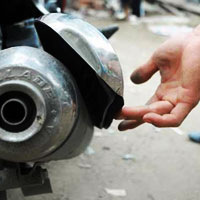 Tin tức trong ngày - Ra đường nơm nớp sợ... pô "chém" người