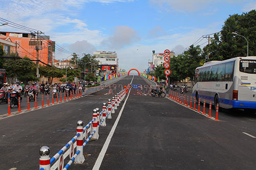 TP.HCM thông xe thêm 2 cầu vượt thép - 9