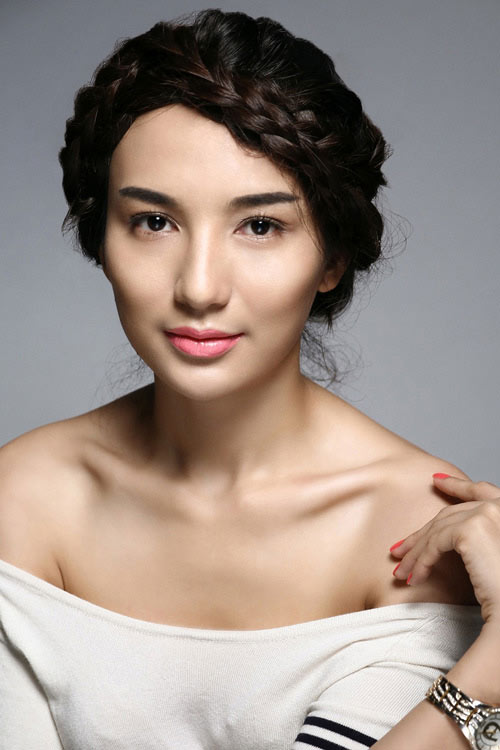 Ngọc Diễm gợi cảm với son mận chín - 8