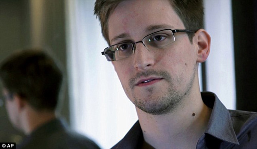 Snowden từng trốn tại lãnh sự quán Nga - 1