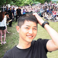- Toàn cảnh mỹ nam Song Joong Ki nhập ngũ