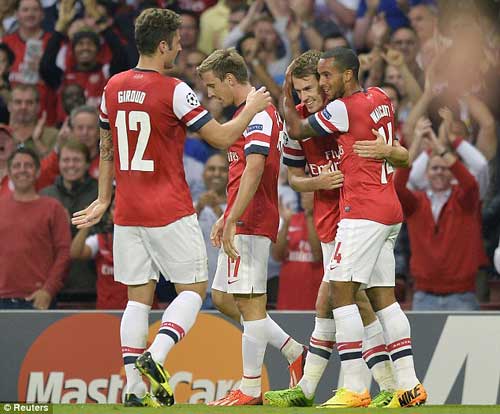 Arsenal: Mồi cúp C1, chờ cá lớn mắc câu - 1