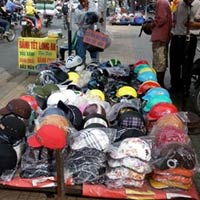 Sức khỏe đời sống - Đội mũ bảo hiểm "rởm" có thể bị thần kinh?