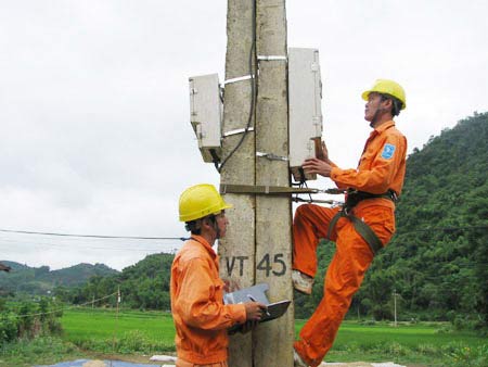 Bao cấp điện bằng tiền mặt cho người nghèo - 1