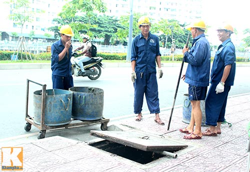 Cận cảnh nỗi cơ cực của CN thoát nước - 3