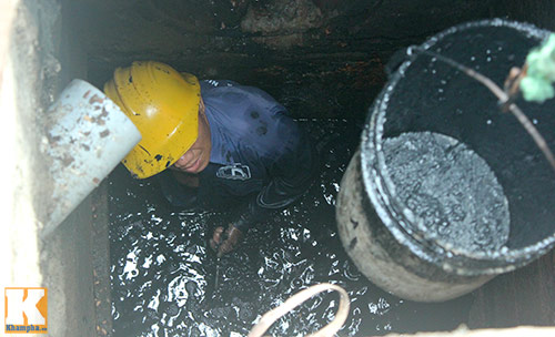 Cận cảnh nỗi cơ cực của CN thoát nước - 6