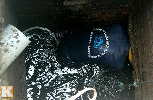 Cận cảnh nỗi cơ cực của CN thoát nước - 8