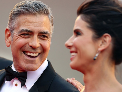 Goerge Clooney thân mật Sandra Bullock - 13