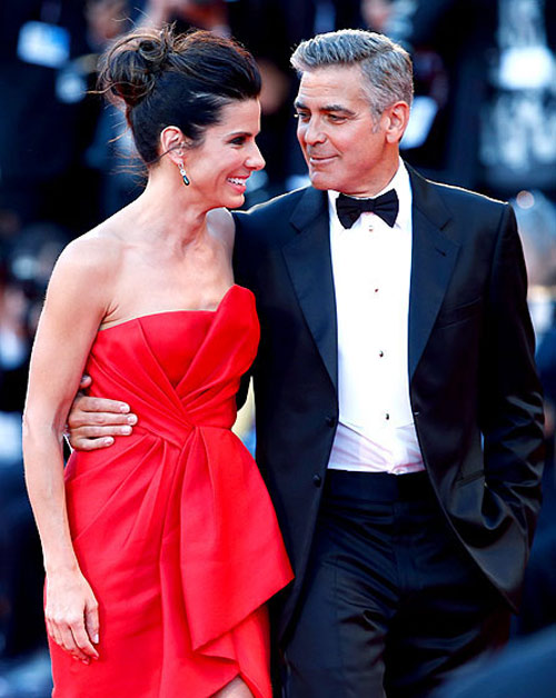 Goerge Clooney thân mật Sandra Bullock - 7