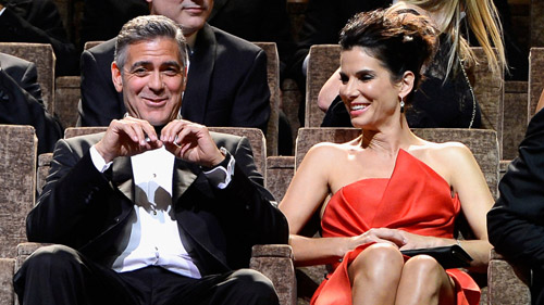 Goerge Clooney thân mật Sandra Bullock - 9