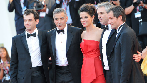 Goerge Clooney thân mật Sandra Bullock - 6