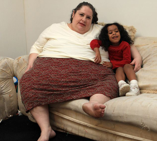 Donna Simpson, Mỹ, giữ kỷ lục bà mẹ nặng nhất thế giới từng mang thai. Chị nặng 532 pound (khoảng 200kg) khi sinh con gái năm 2007. Ca sinh cần tới 30 bác sỹ. 