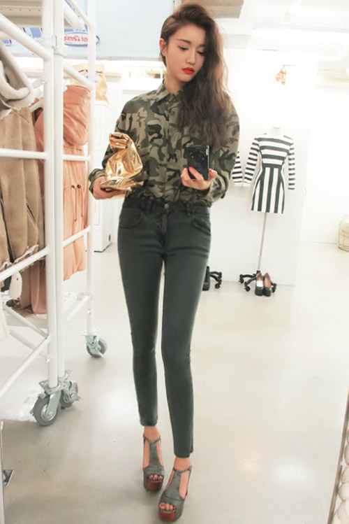 Phá cách đầu tuần cùng họa tiết rằn ri - 7