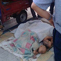 Tin tức trong ngày - TQ: Bố đẻ "rao bán" 3 con trai vì quá nghèo