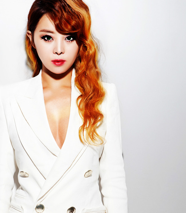 Narsha của Brown Eyed Girls cũng vậy. “Gái hư” Narsha luôn khiến fan K-Pop nhớ đến cái tính nổi loạn của Lady Gaga.
