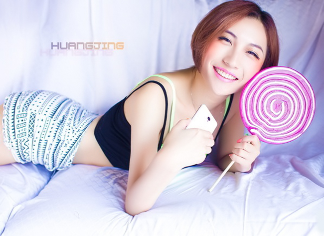 Hotgirl lưu lại sắc xuân cùng smartphone

Mỹ nữ xinh như mộng cùng headphone

Người đẹp "tự sướng" cùng smartphone

Màn lột đồ siêu nóng bên smartphone
