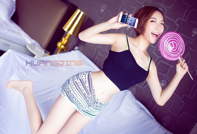 Hotgirl lưu lại sắc xuân cùng smartphone

Mỹ nữ xinh như mộng cùng headphone

Người đẹp "tự sướng" cùng smartphone

Màn lột đồ siêu nóng bên smartphone
