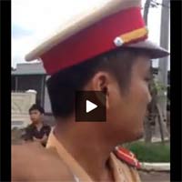 Tin tức trong ngày - Kỷ luật CSGT bị quay clip viết biên lai "lậu"