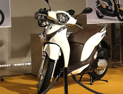 Honda nhập SH Mode ở Việt Nam về Nhật bán - 1