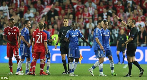 Mourinho "cay cú" sau thất bại - 1