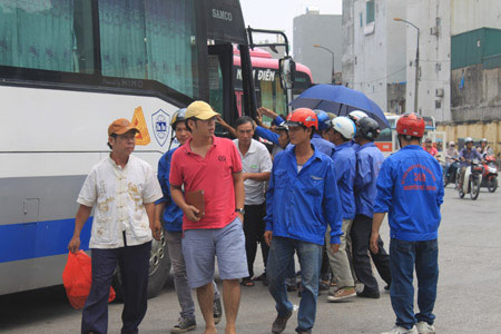 Hà Nội: Thu “tô” xe ôm ở Bến xe Giáp Bát - 1