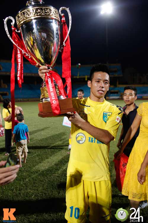 Hạnh phúc bình dị của cầu thủ Hà Nội.T&T - 4