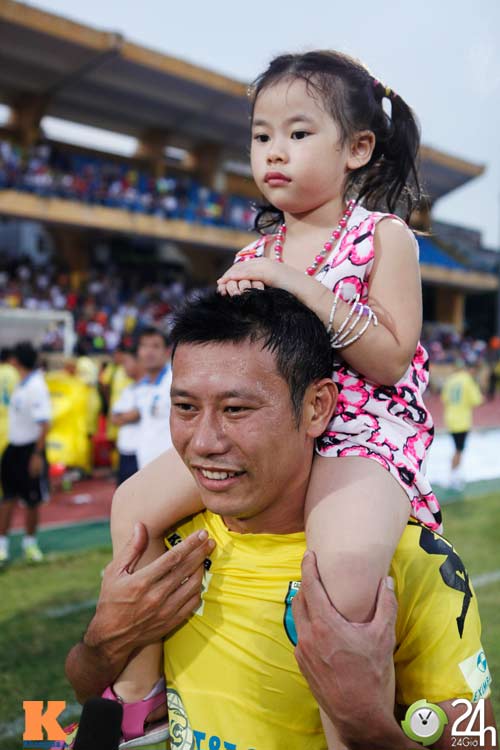 Hạnh phúc bình dị của cầu thủ Hà Nội.T&T - 3