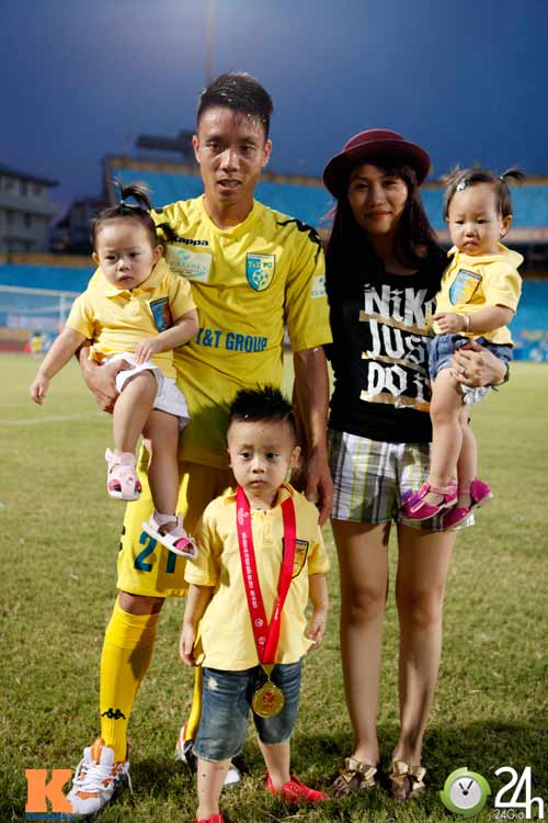 Hạnh phúc bình dị của cầu thủ Hà Nội.T&T - 5