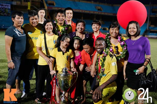 Hạnh phúc bình dị của cầu thủ Hà Nội.T&T - 2