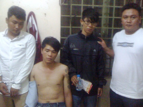 Hiệp sĩ bắt đồng bọn của tên cướp mới sa lưới - 2