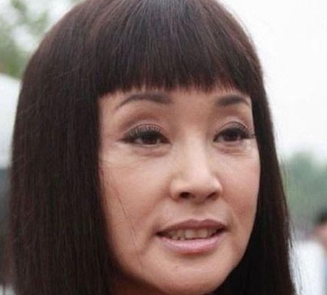 Trang phục thiếu vải tra tấn khán giả - 10